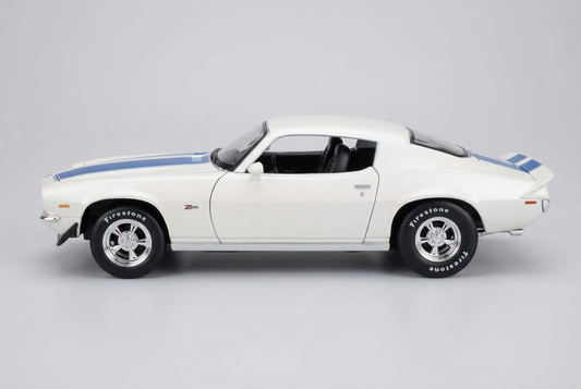 Side profile of the white Maisto 1971 Chevrolet Camaro Z28 1:18 model with blue stripes