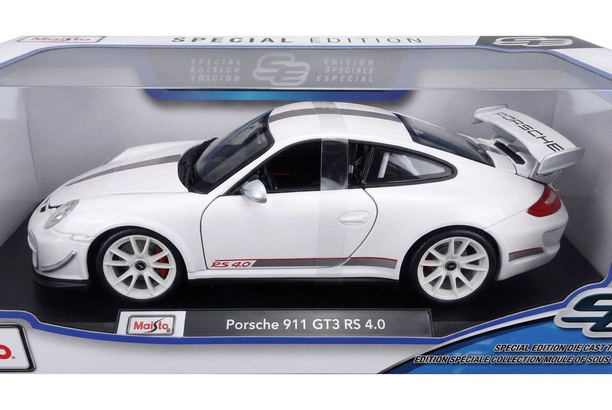 Side view of the white Porsche 911 GT3 RS 4.0 1:18 model in its window box
