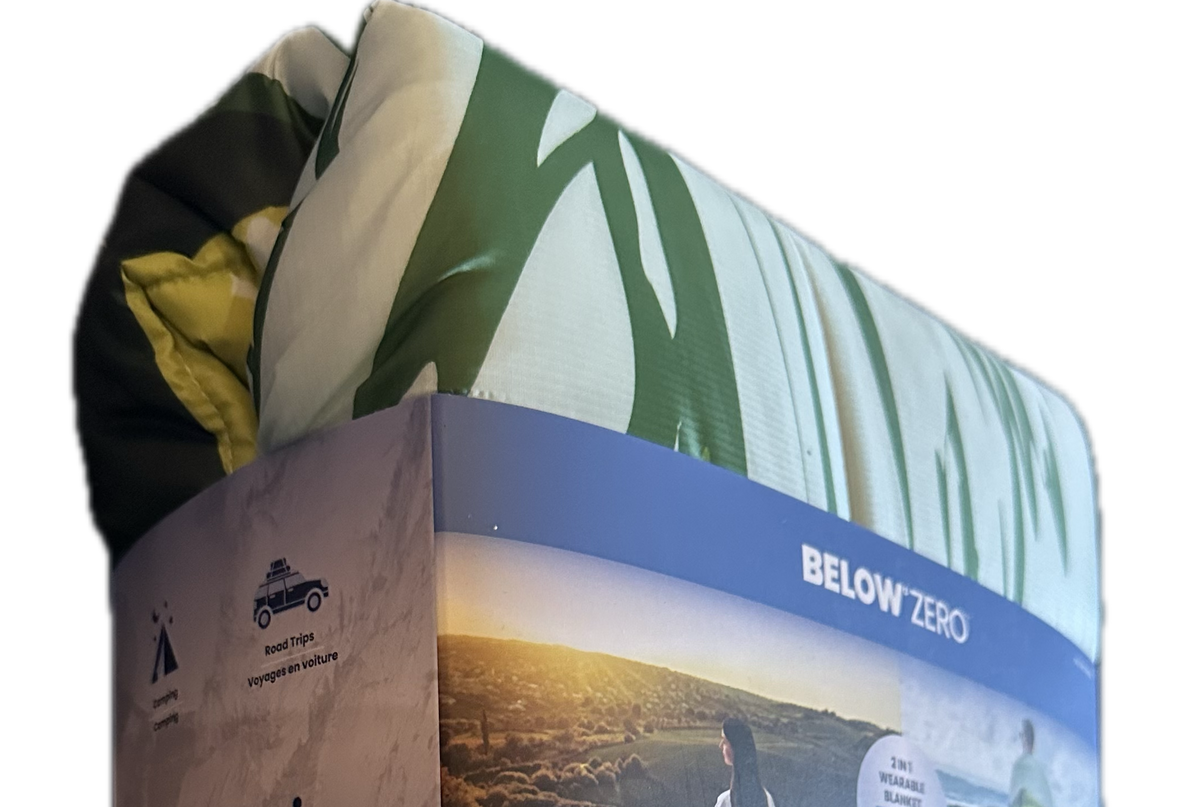 Below Zero 2-in-1 Wearable Outdoor Blanket - Green, 137 x 193 cm product photo 2
