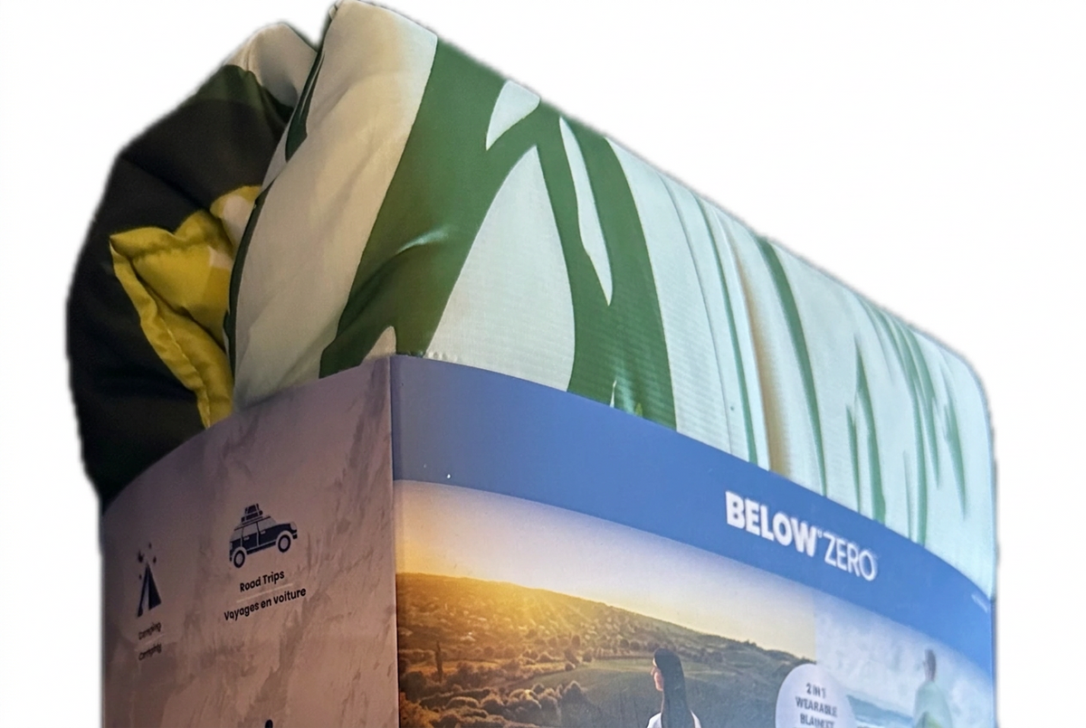 Below Zero 2-in-1 Wearable Outdoor Blanket - Green, 137 x 193 cm product photo 2
