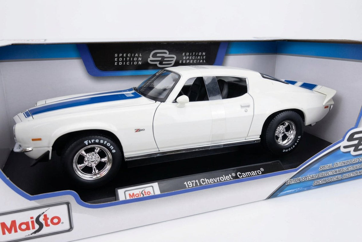 Front angle of the white 1971 Camaro Z28 1:18 model with blue stripes and chrome wheels