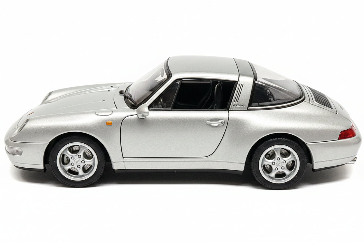 Maisto Special Edition 1:18 white/silver convertible die-cast toy car side view