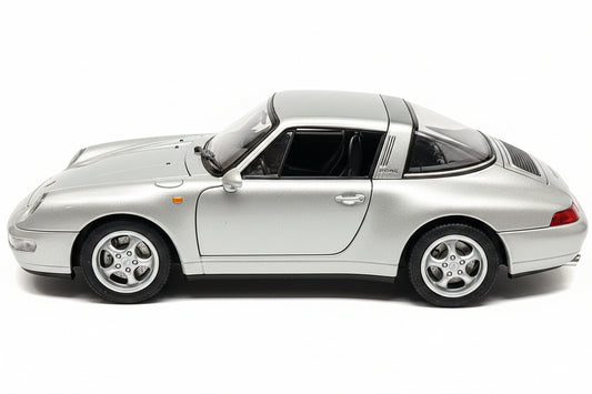 Maisto Special Edition 1:18 white/silver convertible die-cast toy car side view