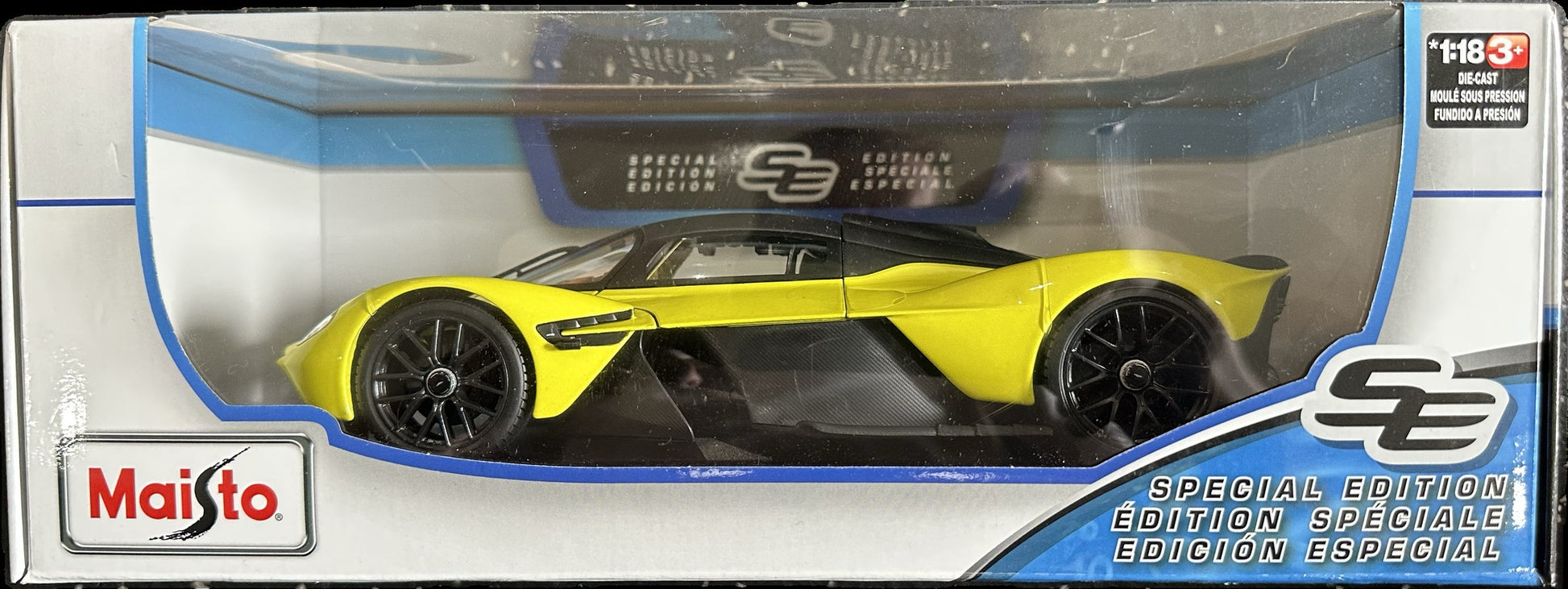 Maisto Special Edition yellow 1:18 die-cast toy car in box